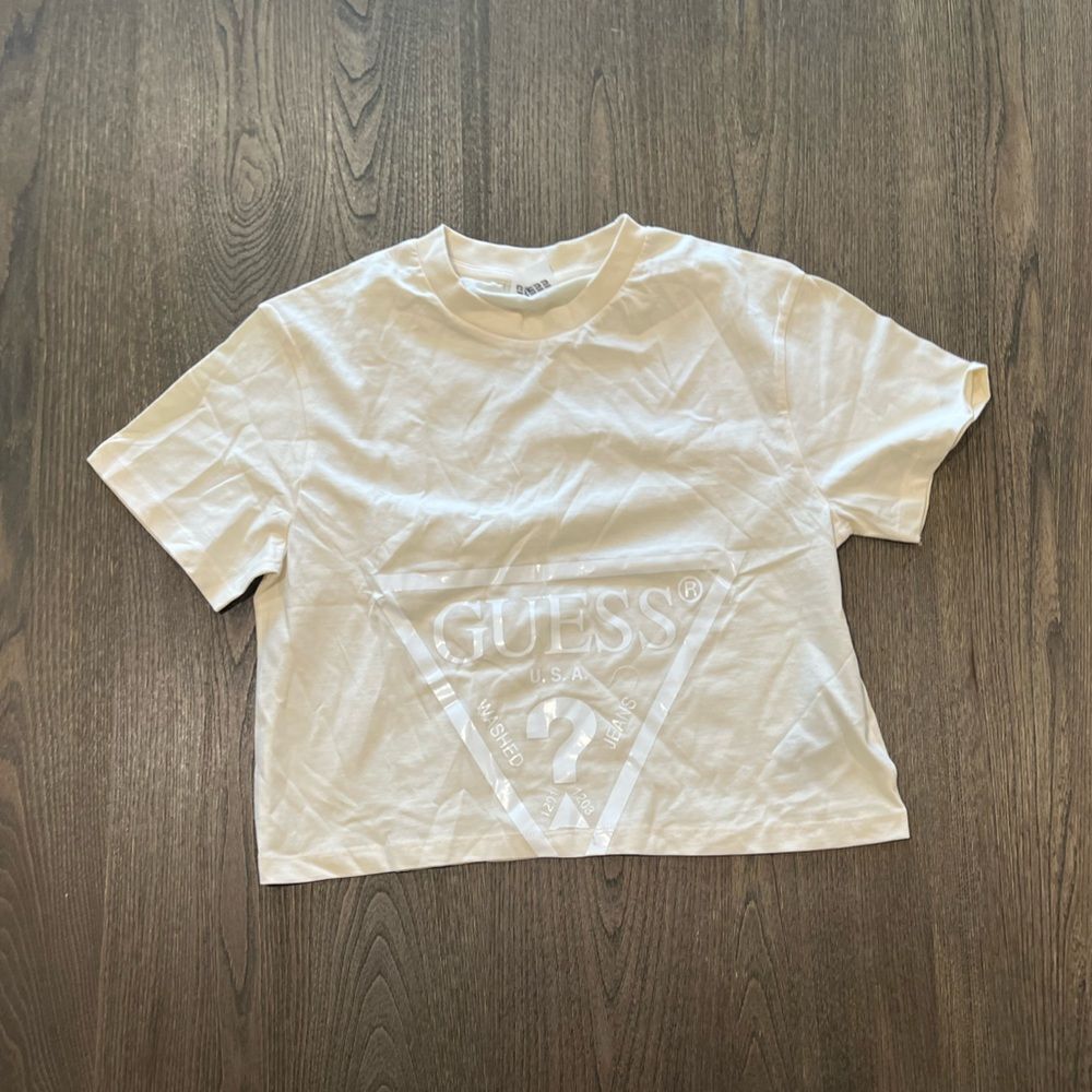 NWOT Guess Light Beige Short Sleeve Crop Top Size M